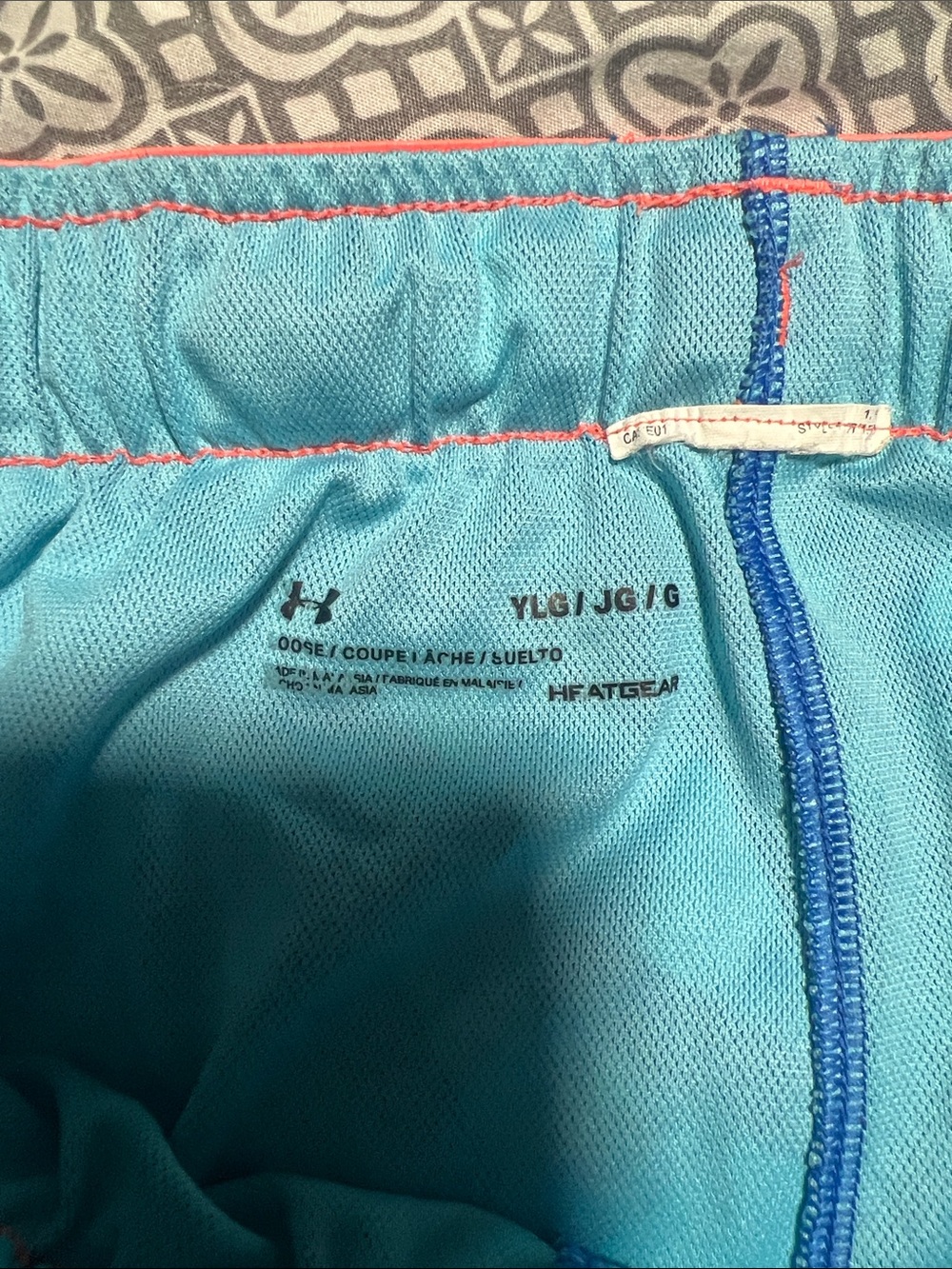 Ladies/youth UnderArmor shorts blue with Coral Trim - Picture 2 of 3